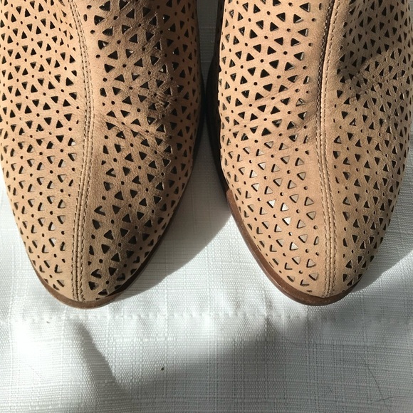Vince Camuto tan mesh leather m booties size 7.5 - Picture 2 of 8